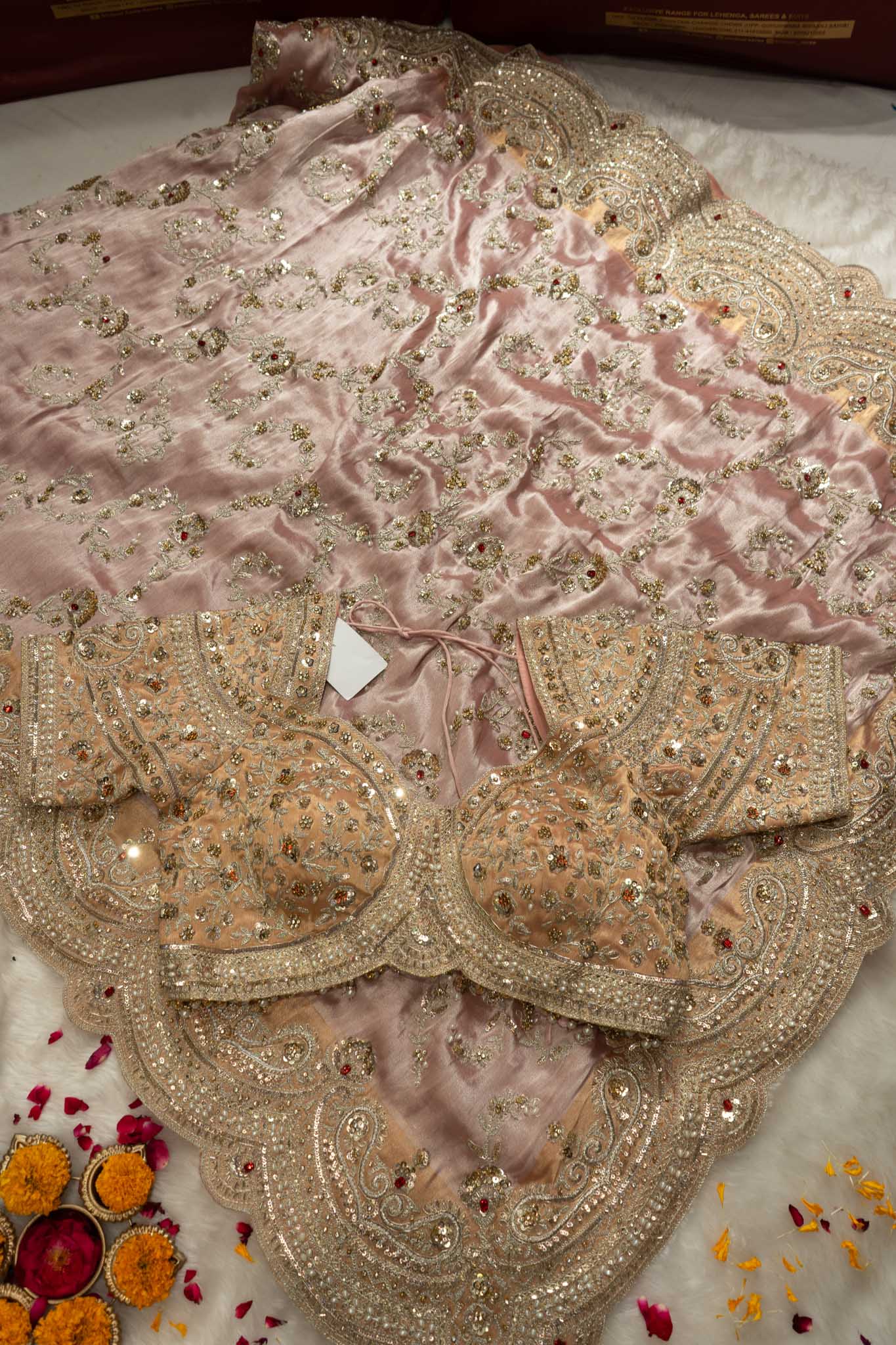 Tissue Silk Scalloped Paisley Jaal Saree
