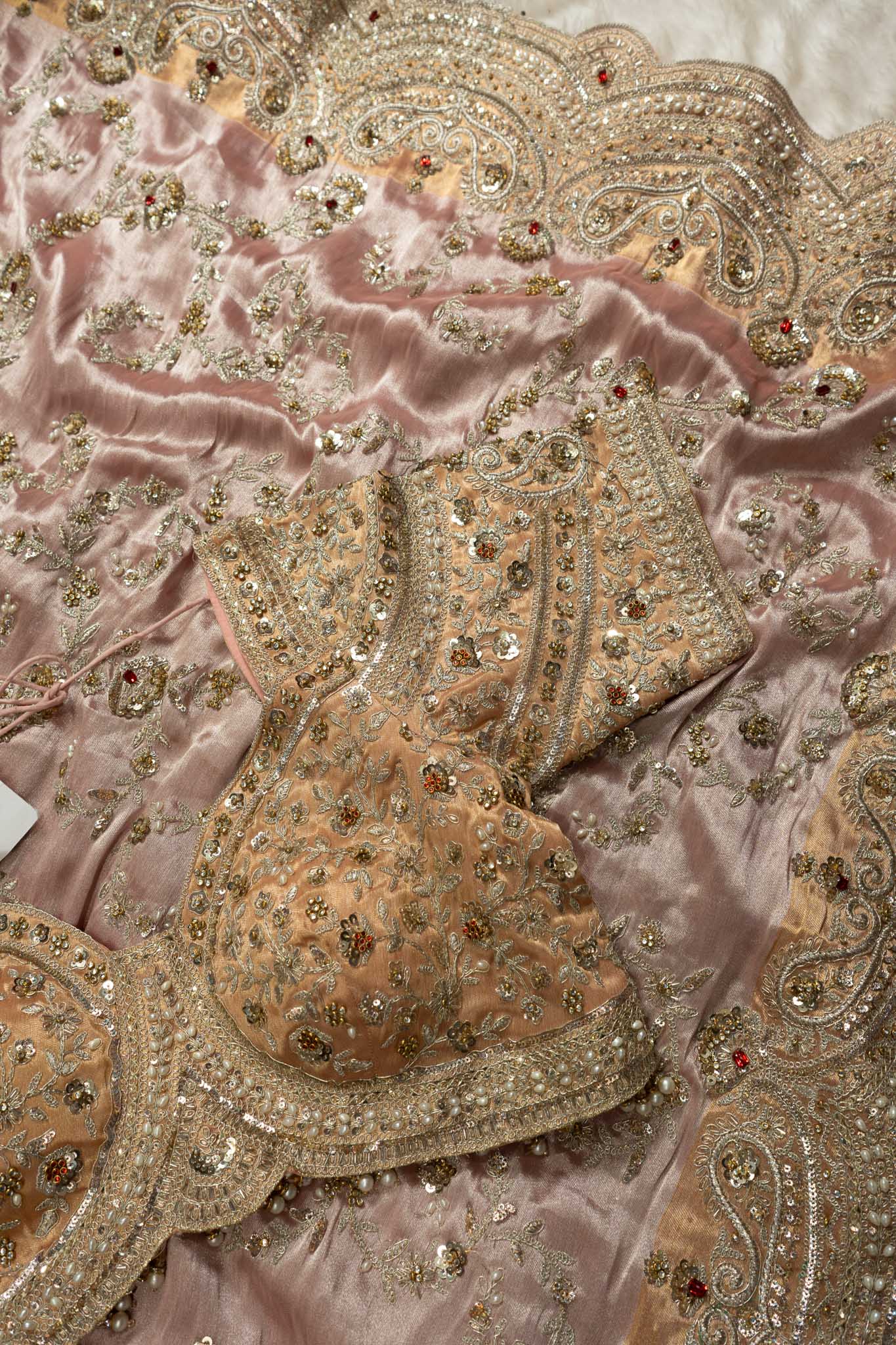Tissue Silk Scalloped Paisley Jaal Saree